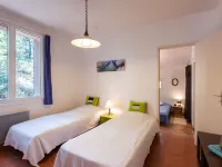 Les Ecureuils Hotels in Gordes