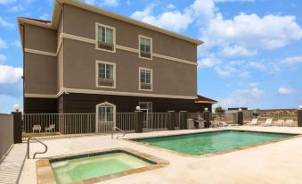 La Quinta Inn & Suites by Wyndham Bridgeport