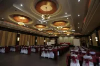 Dangau Resort Singkawang فنادق في Sedau