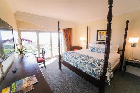 Courtleigh Hotel & Suites