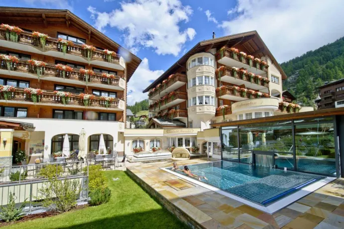 Resort la Ginabelle Hotels near Zermatt Train Station