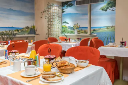 Hotel Fertel Maillot Отели рядом с достопримечательностью «Музей контрафакта»