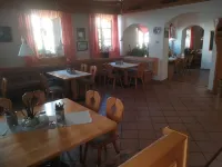 金色勞文飯店