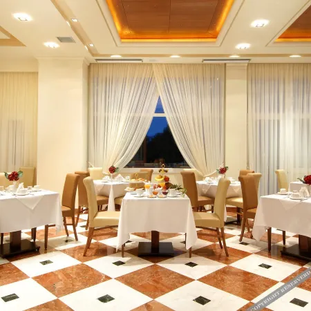 Chloe Luxury Hotel