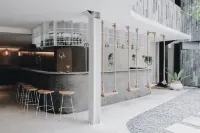 Lloyd's Inn Bali - bar