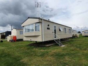 Remarkable 5-Bed Cabin in Clacton-on-Sea