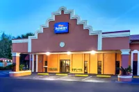 Baymont by Wyndham Lake City - parking
