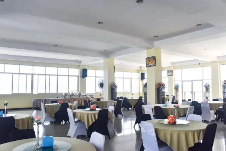 RedDoorz Plus @ Tirta Kencana Hotel Отели в г. Nusaniwe