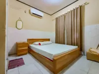 Homestay Nazriel Mitra RedDoorz Hotel dekat Puncak Guha Beach
