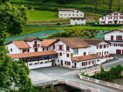 Logis Hôtel Andreinia & Cabanes Hotels in Saint-Jean-Pied-de-Port