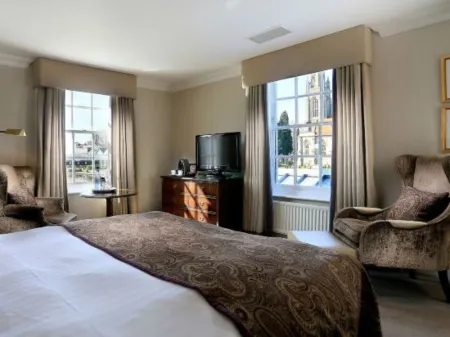 麥克唐納康普利特安格勒飯店