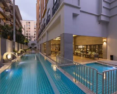 Woovo Phuket Patong Hotel di Phuket