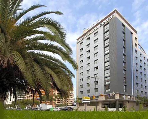 Hotel Valencia Center Hotels near Gulliver