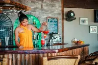 Sangat Island Dive Resort - bar