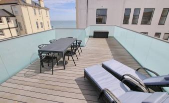 Modern Home for Small Groups by Stones Throw Apartments - Free Parking - Sea View