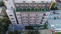 Apricot Hotel Ahmedabad  호텔