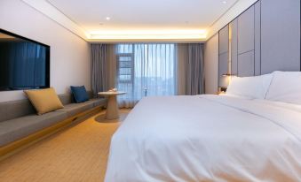 Ji Hotel (Nanchang Bayi Square Yangming East Road)