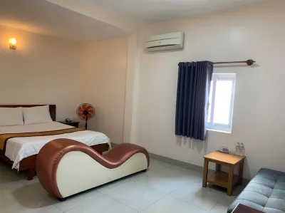 Khách sạn Hạ Long Các khách sạn gần Trường Đại học Khoa học Tự nhiên, ĐHQG-HCM, Cơ sở Linh Trung.