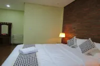 Nia Maretta House Syariah Hotels in Kembanglimus