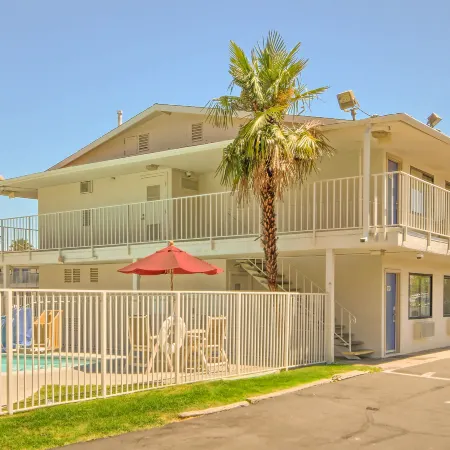 Motel 6 Fresno, CA - Blackstone North