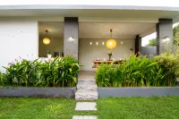 Summer Love Villa Hotels in Batu Layar