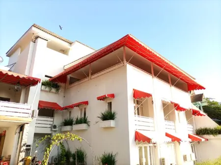 Pondok Wisata Jaden Trawas Mojokerto Отели в г. Травас