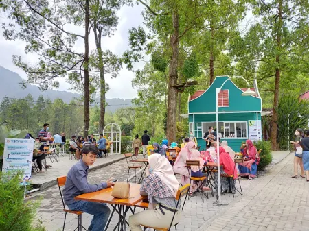 Pagupon Camp Syariah Отели в г. Wonosalam