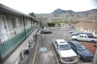 Best Budget Inn & Suites Kamloops - parking