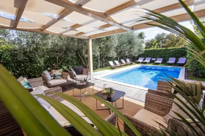 Villa Mirakul Hôtels à proximité de : Galešnjak