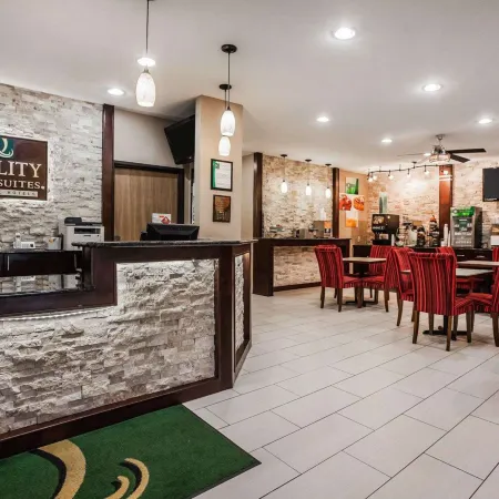 Quality Inn & Suites des Moines Airport
