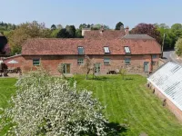 Manor Farm Courtyard Cottages Hotels in 
