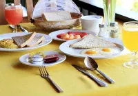 Puri Sari Beach Hotel Hotel di Tondong Belang