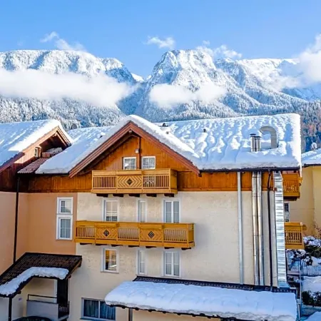Albergo Dimaro Wellness Hotel Отели в г. Димаро