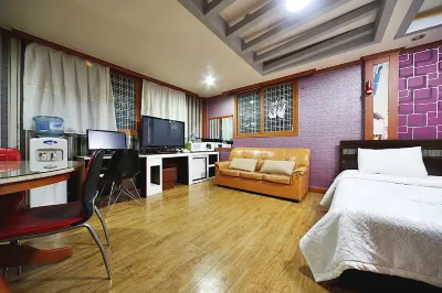 Changwon Masan White Hotels in Masanhappo-gu