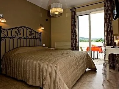Logis Hôtel le Manoir & Lounge Hotels in Rustrel