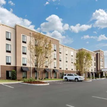 Comfort Inn & Suites at CrossPlex Village