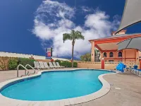Texas Inn and Suites Raymondville - Pools