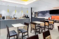 La Quinta Inn by Wyndham Lynnwood - breakfast