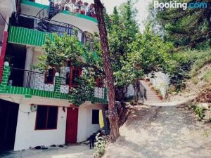 Impeccable 2-Bed Apartment in Solan HP