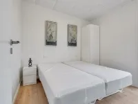 "Vanna" - 1.2km from the Sea