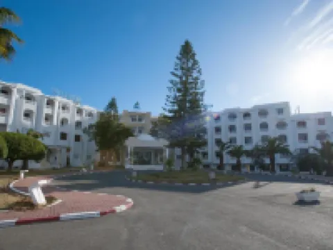 ทัพซุส บีช รีสอร์ท โรงแรมในมาห์เดีย