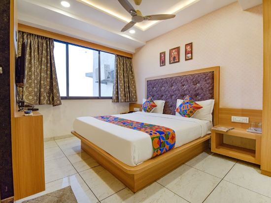 FabHotel Lee Grand Inn