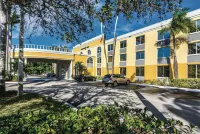 La Quinta Inn by Wyndham Jupiter Hotels near Walmart Supercenter
