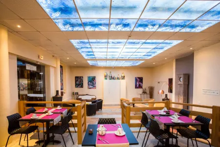 Best Western Hotel des Voyageurs Отели в г. Сен-Брис-ан-Коглес