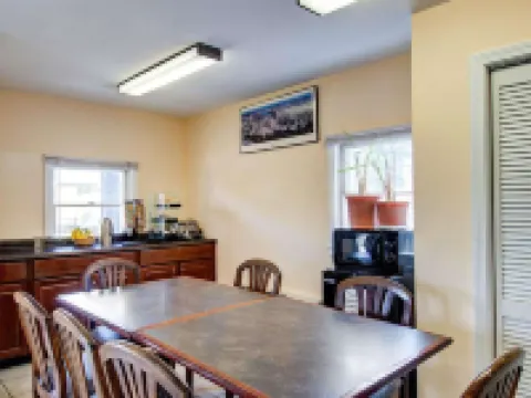 Econo Lodge Hotels in Sharon