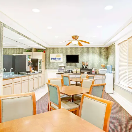 Days Inn by Wyndham Kingsland GA Отели в г. Кингсленд