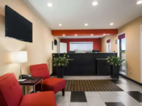Super 8 by Wyndham Henryetta Hotels in Henryetta