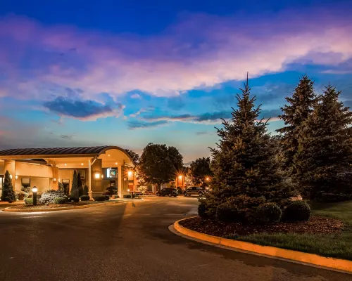 Best Western Plus Guildwood Inn Hotels in Point Edward