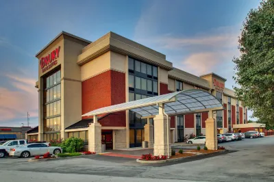 Drury Inn & Suites Bowling Green Hotels near JCPenney