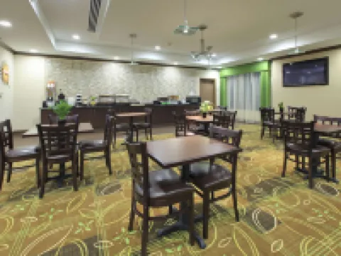 La Quinta Inn & Suites by Wyndham Memphis Wolfchase メンフィスのホテル